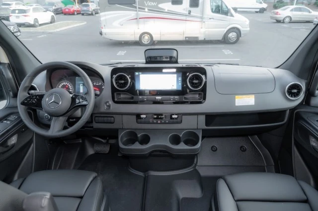 2025 Mercedes-Benz VS30 Sprinter - Image 16 of 21