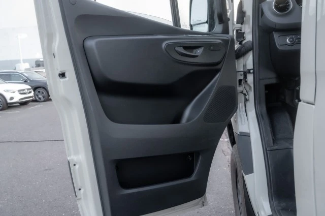 2025 Mercedes-Benz VS30 Sprinter - Image 13 of 21