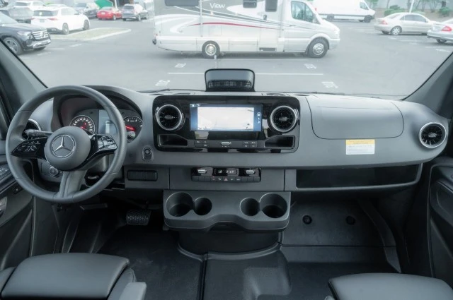 2025 Mercedes-Benz VS30 Sprinter - Image 16 of 21