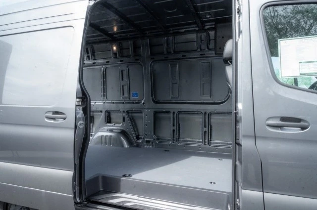 2025 Mercedes-Benz VS30 Sprinter - Image 10 of 12