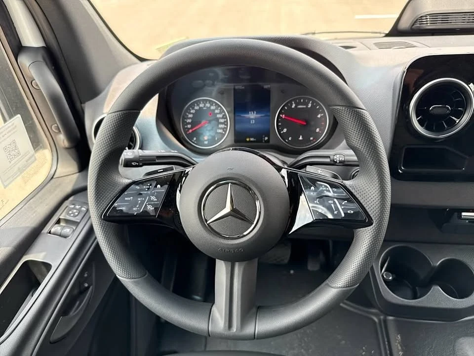2025 Mercedes-Benz VS30 Sprinter - Image 10 of 13