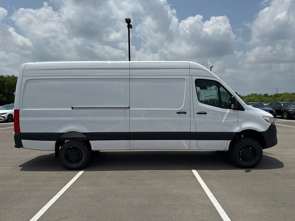 2025 Mercedes-Benz VS30 Sprinter - Image 2 of 13
