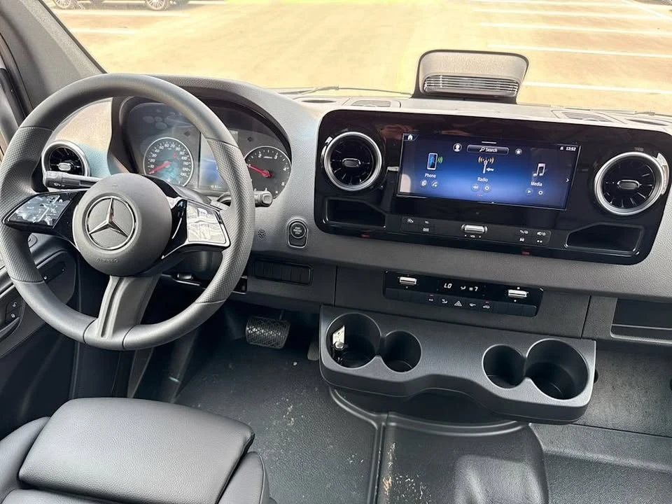 2025 Mercedes-Benz VS30 Sprinter - Image 9 of 13