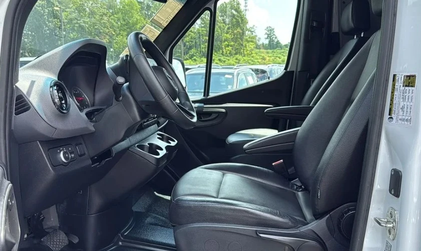 2025 Mercedes-Benz VS30 Sprinter - Image 10 of 13