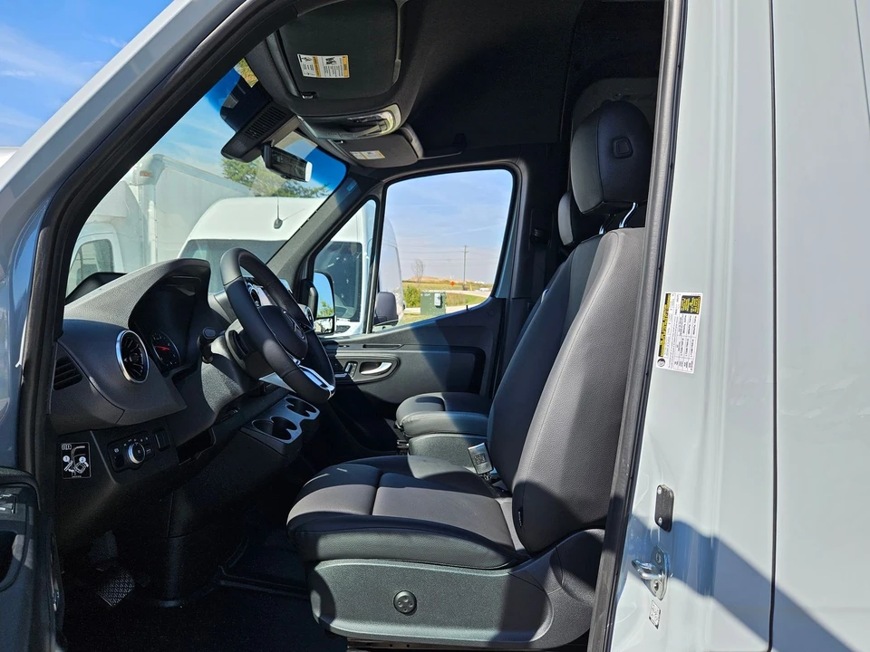 2025 Mercedes-Benz VS30 Sprinter - Image 11 of 12