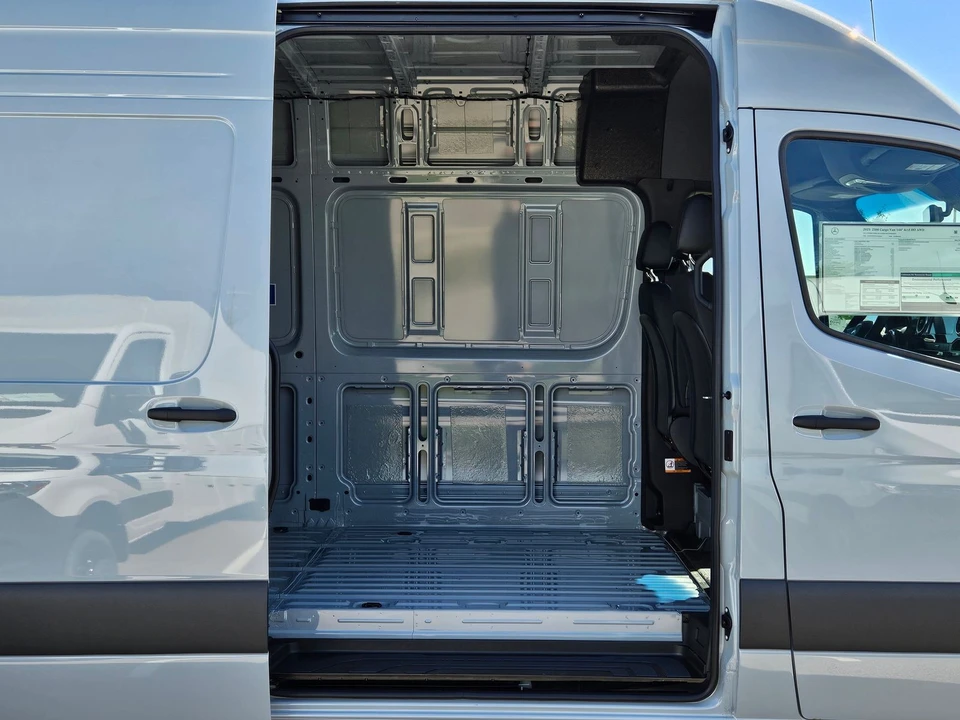 2025 Mercedes-Benz VS30 Sprinter - Image 2 of 12