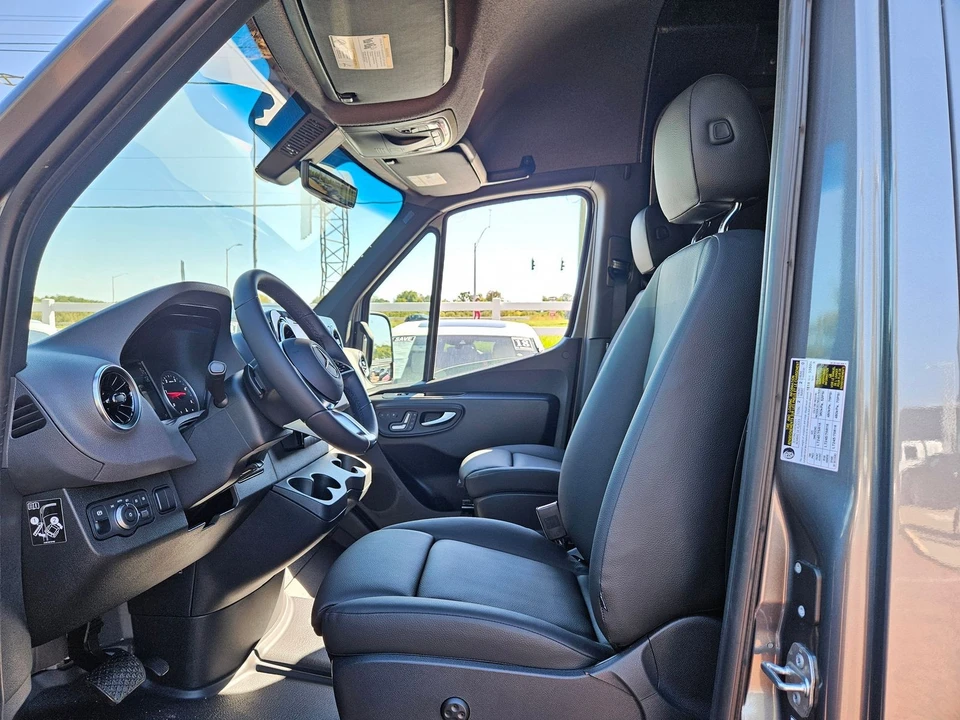 2025 Mercedes-Benz VS30 Sprinter - Image 11 of 12