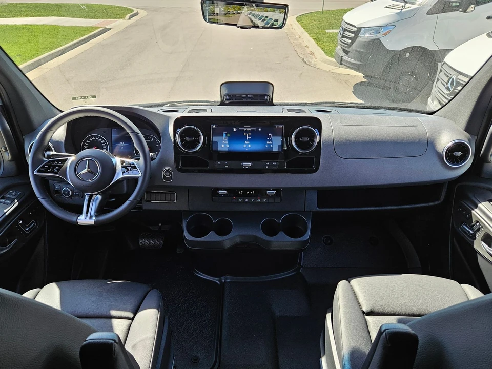 2025 Mercedes-Benz VS30 Sprinter - Image 8 of 12