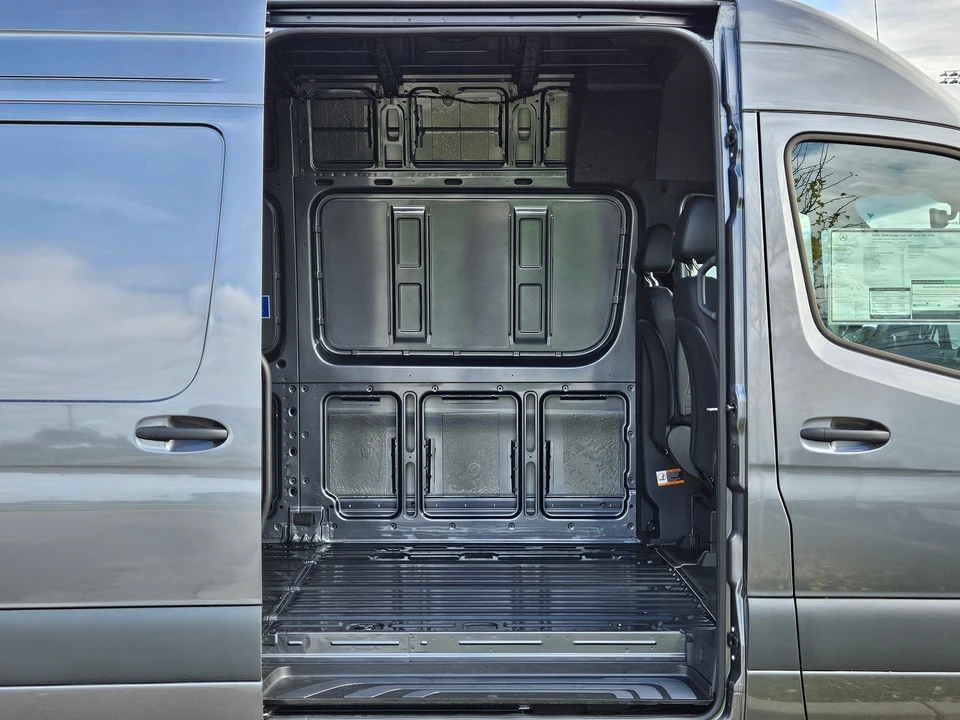 2025 Mercedes-Benz VS30 Sprinter - Image 2 of 12