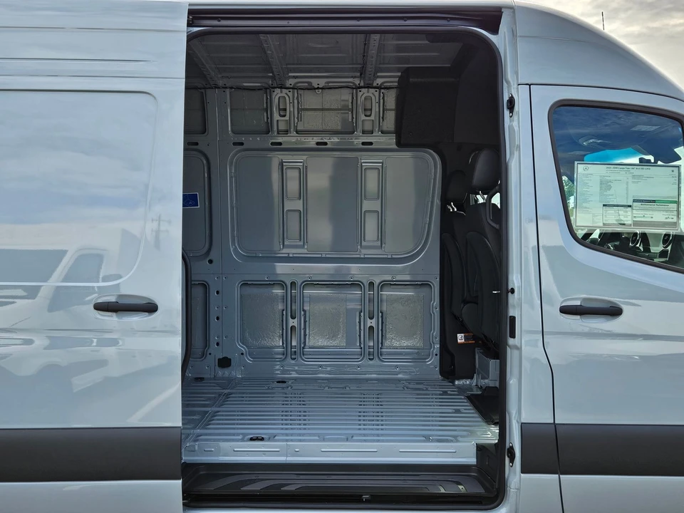 2025 Mercedes-Benz VS30 Sprinter - Image 2 of 21