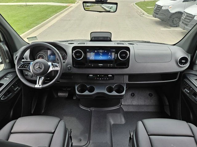 2025 Mercedes-Benz VS30 Sprinter - Image 11 of 12