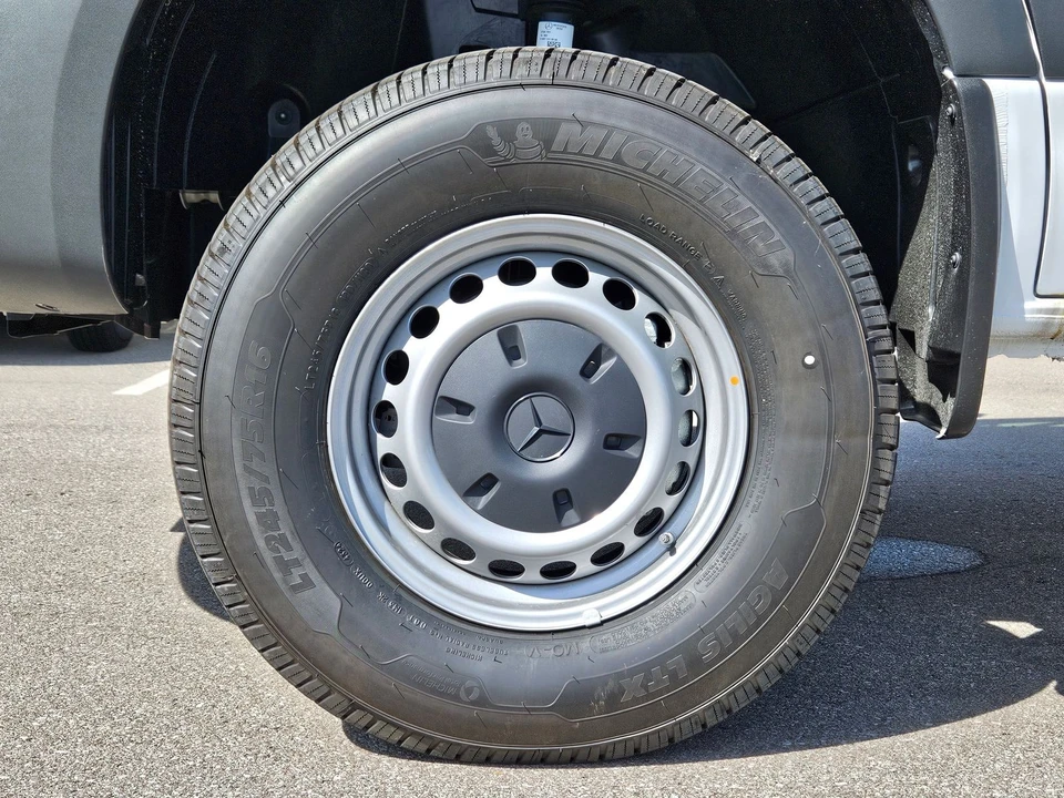 2025 Mercedes-Benz VS30 Sprinter - Image 9 of 12