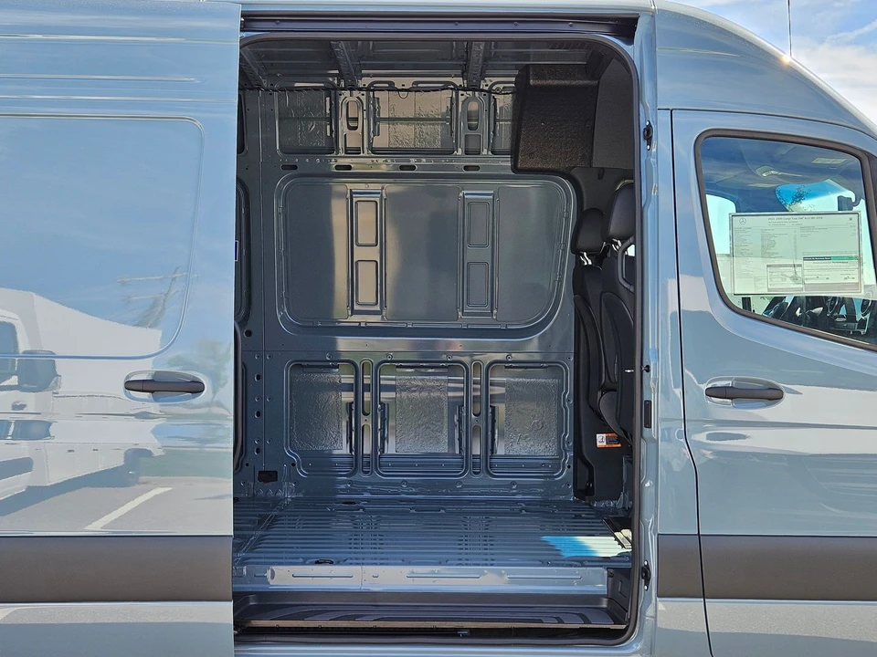 2025 Mercedes-Benz VS30 Sprinter - Image 2 of 12