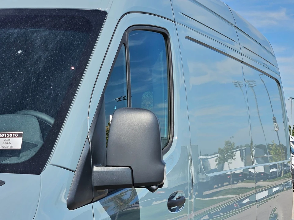 2025 Mercedes-Benz VS30 Sprinter - Image 8 of 12