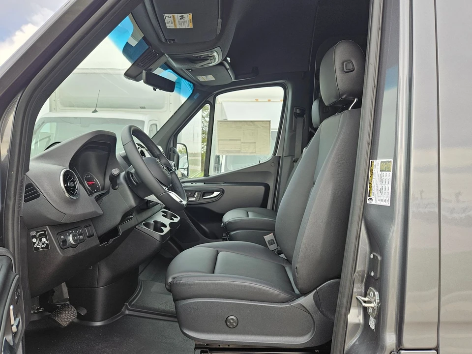 2025 Mercedes-Benz VS30 Sprinter - Image 11 of 12