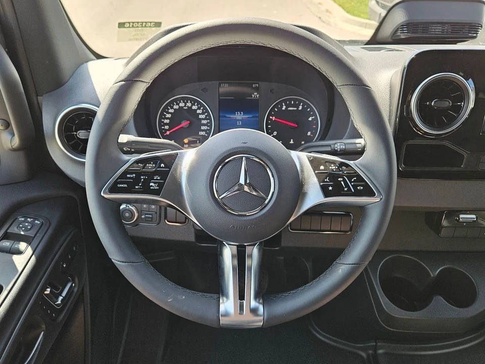 2025 Mercedes-Benz VS30 Sprinter - Image 13 of 21
