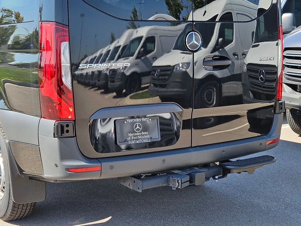 2025 Mercedes-Benz VS30 Sprinter - Image 10 of 12