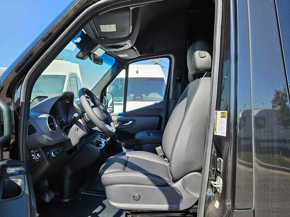 2025 Mercedes-Benz VS30 Sprinter - Image 11 of 12