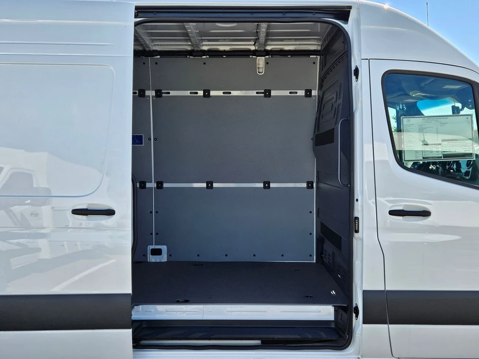 2025 Mercedes-Benz VS30 Sprinter - Image 2 of 12