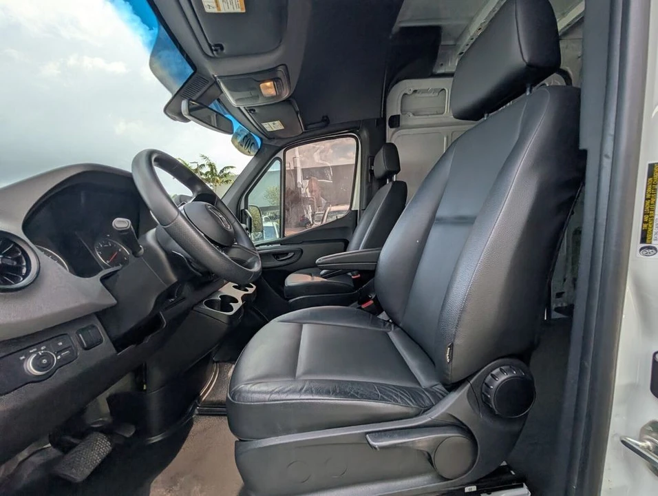 2025 Mercedes-Benz VS30 Sprinter - Image 9 of 21