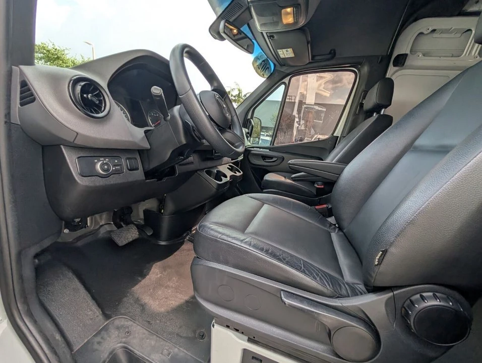 2025 Mercedes-Benz VS30 Sprinter - Image 10 of 21