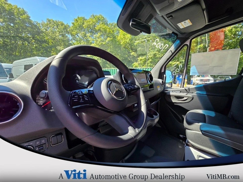 2025 Mercedes-Benz VS30 Sprinter - Image 10 of 14