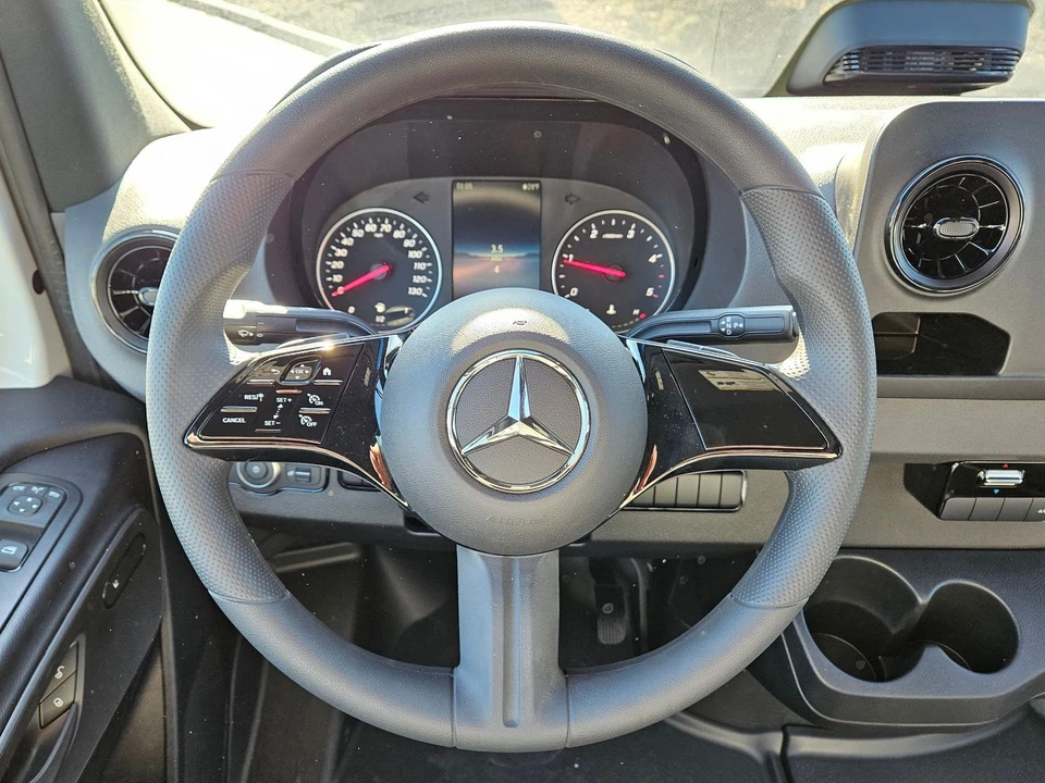 2025 Mercedes-Benz VS30 Sprinter - Image 9 of 12