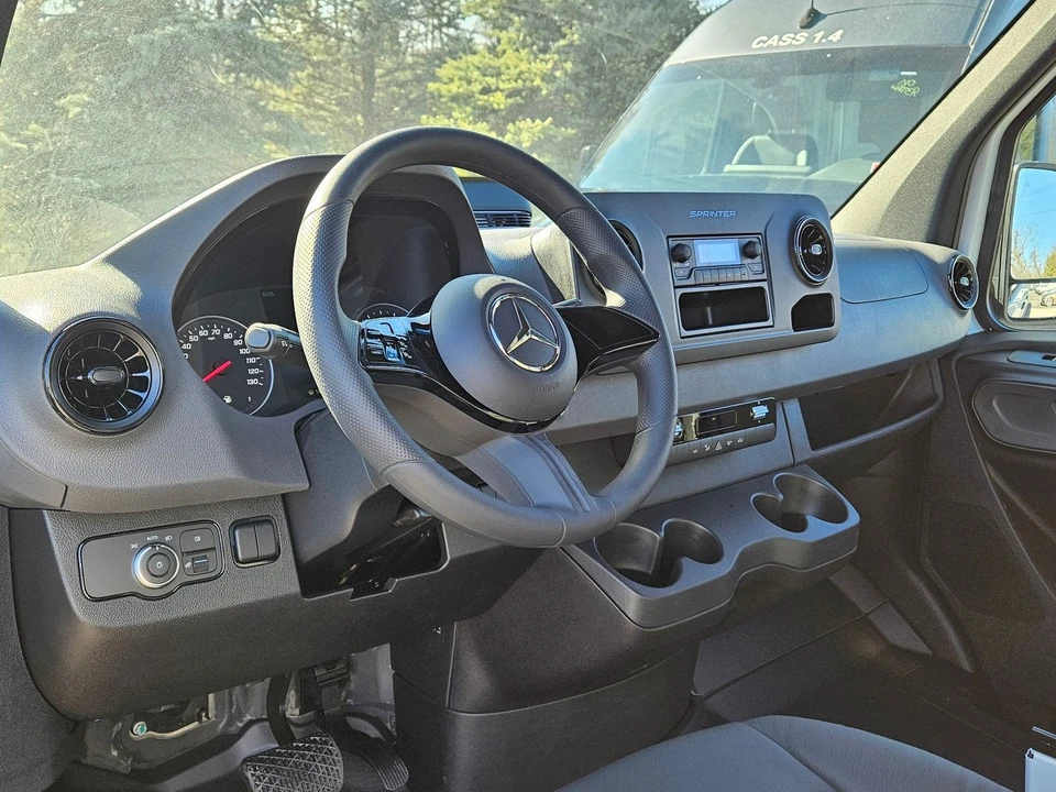 2025 Mercedes-Benz VS30 Sprinter - Image 8 of 12