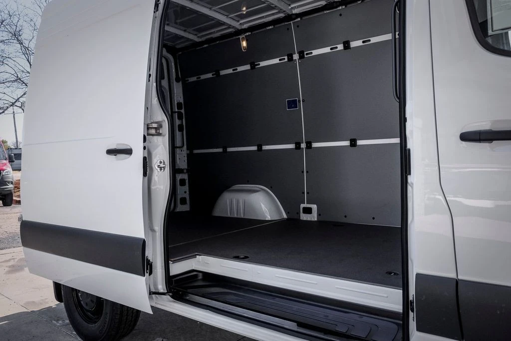 2025 Mercedes-Benz VS30 Sprinter - Image 10 of 21
