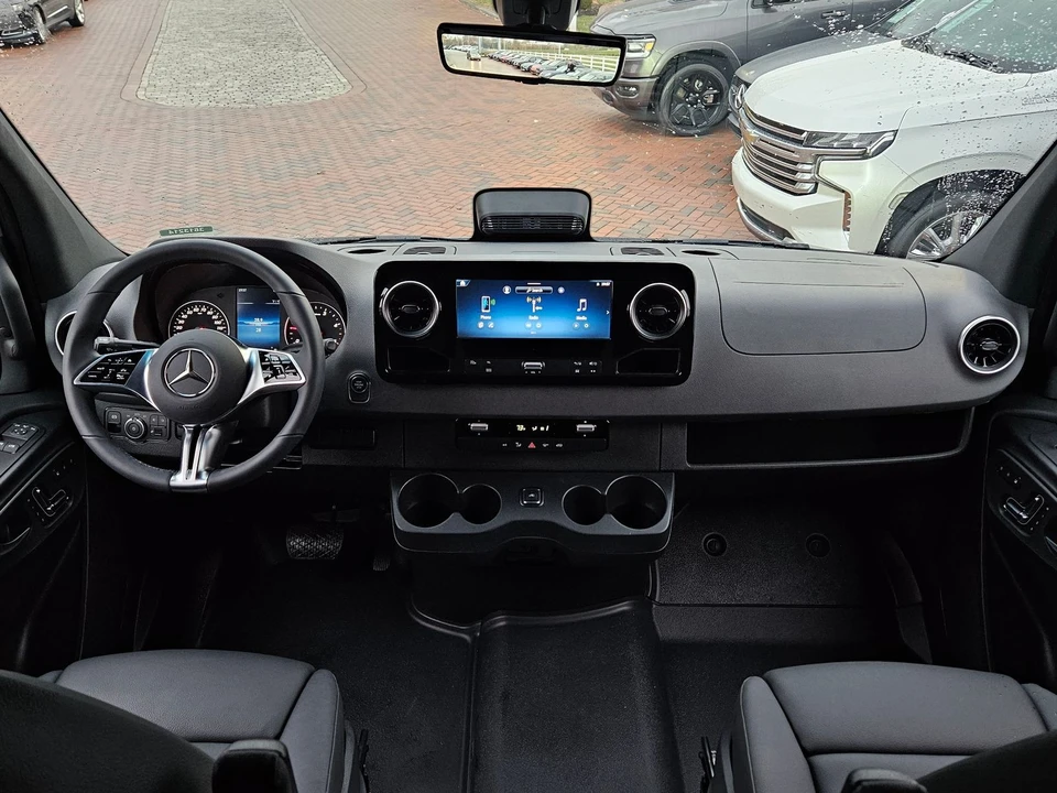 2025 Mercedes-Benz VS30 Sprinter - Image 12 of 21