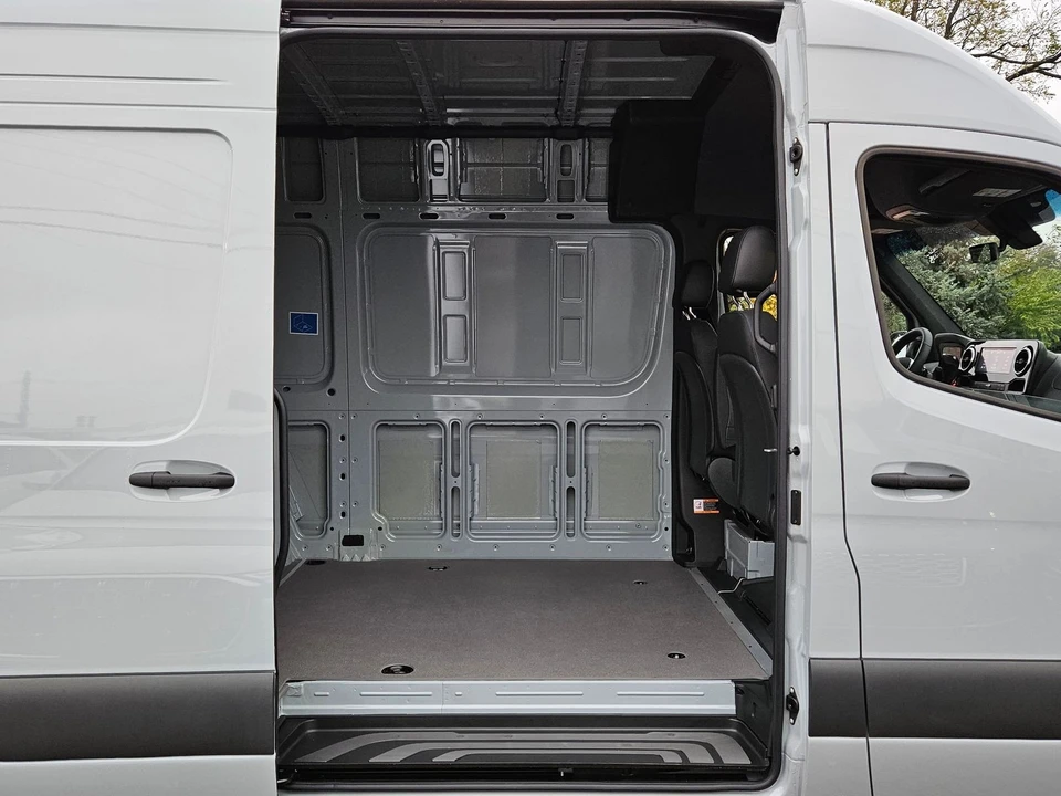 2025 Mercedes-Benz VS30 Sprinter - Image 2 of 21