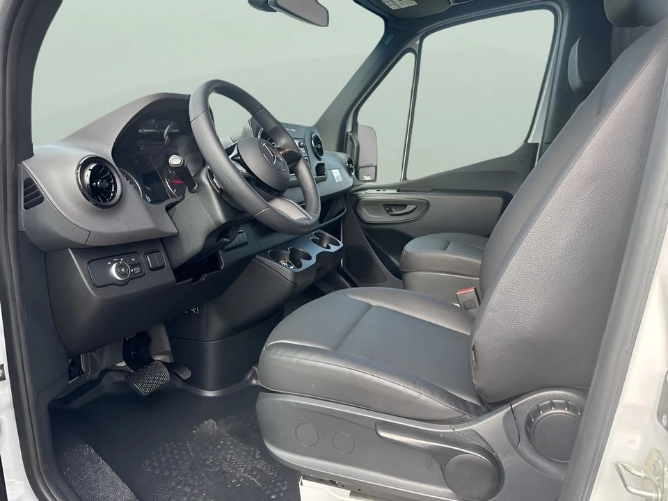 2025 Mercedes-Benz VS30 Sprinter - Image 9 of 12