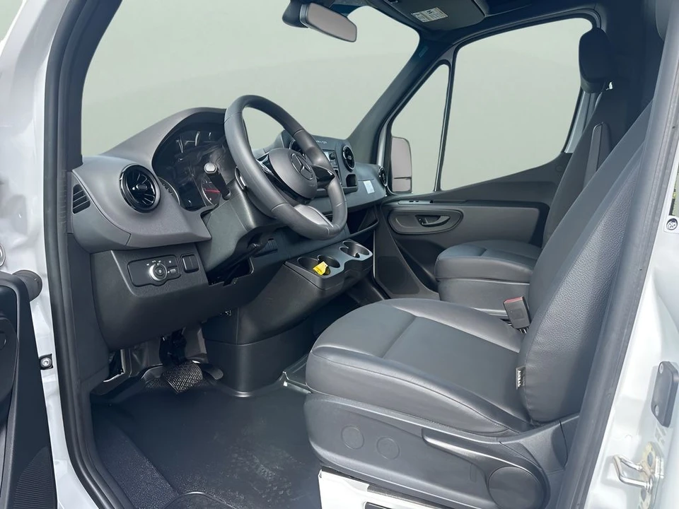 2025 Mercedes-Benz VS30 Sprinter - Image 9 of 21