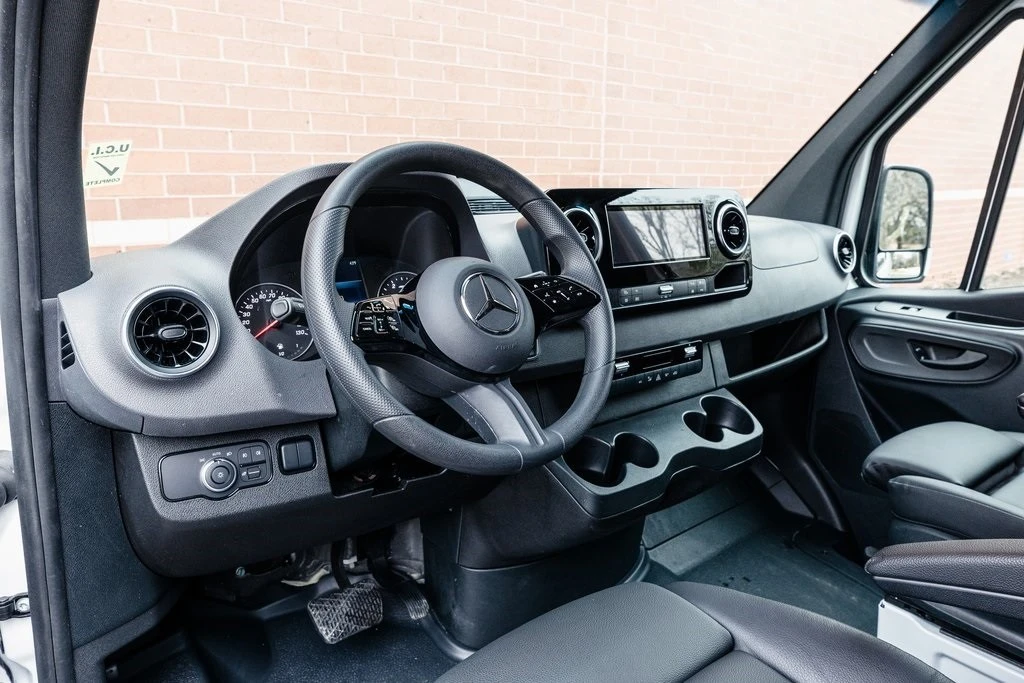 2025 Mercedes-Benz VS30 Sprinter - Image 8 of 12