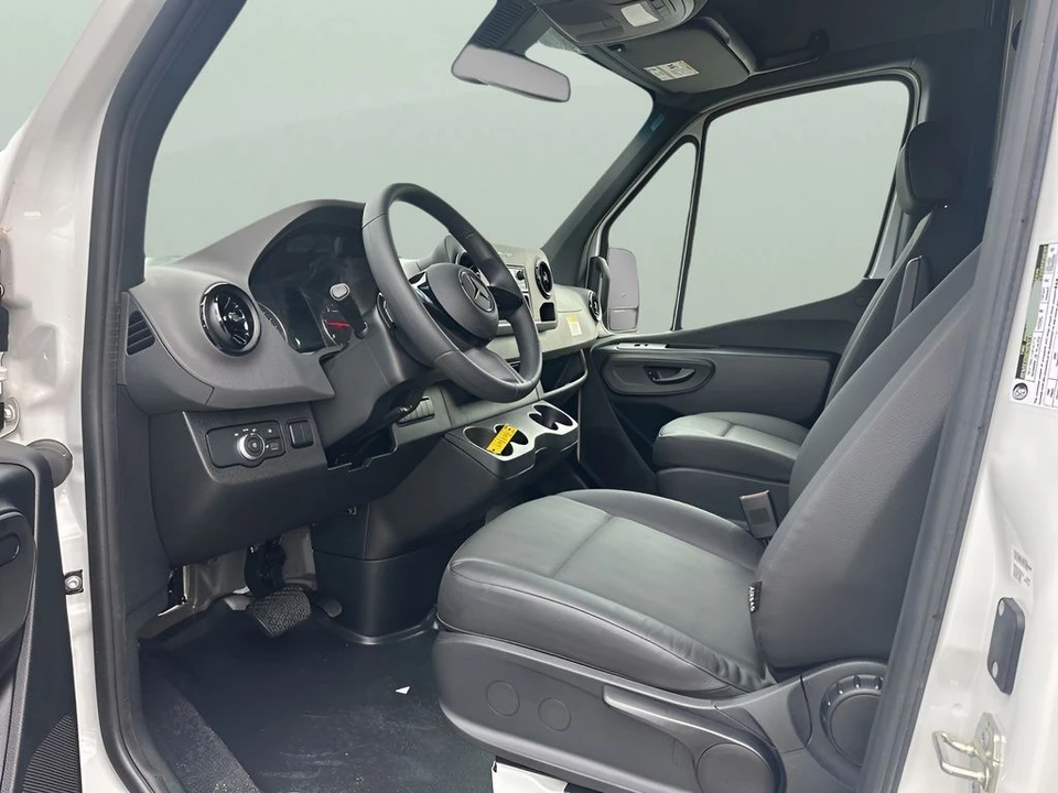 2025 Mercedes-Benz VS30 Sprinter - Image 9 of 21