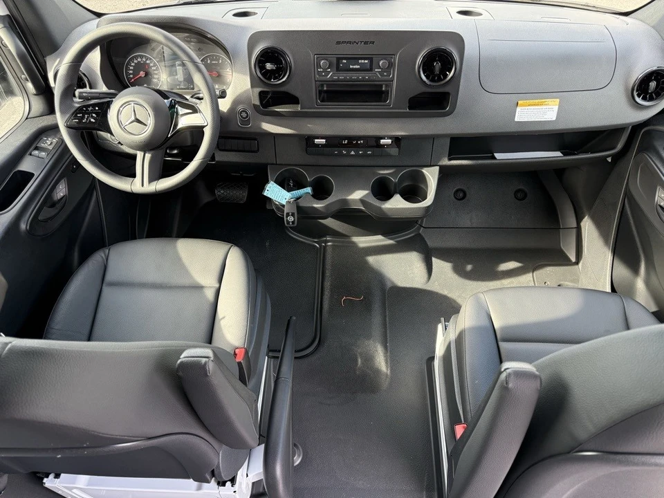 2025 Mercedes-Benz VS30 Sprinter - Image 11 of 12
