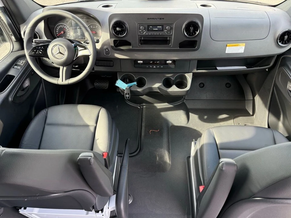2025 Mercedes-Benz VS30 Sprinter - Image 11 of 21