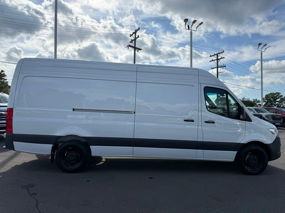 2025 Mercedes-Benz VS30 Sprinter - Image 6 of 21