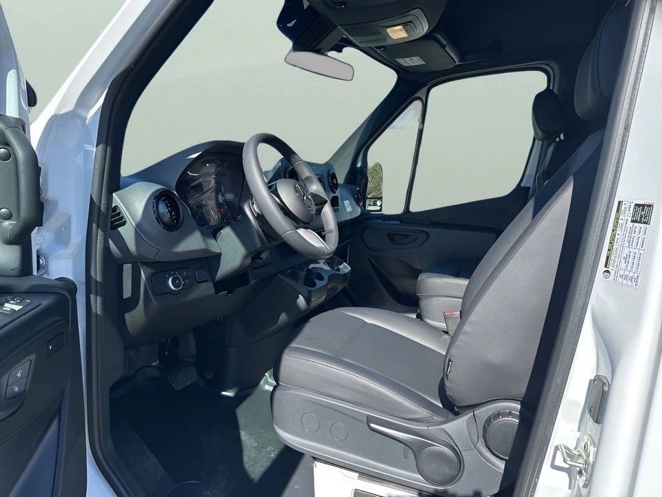 2025 Mercedes-Benz VS30 Sprinter - Image 9 of 12