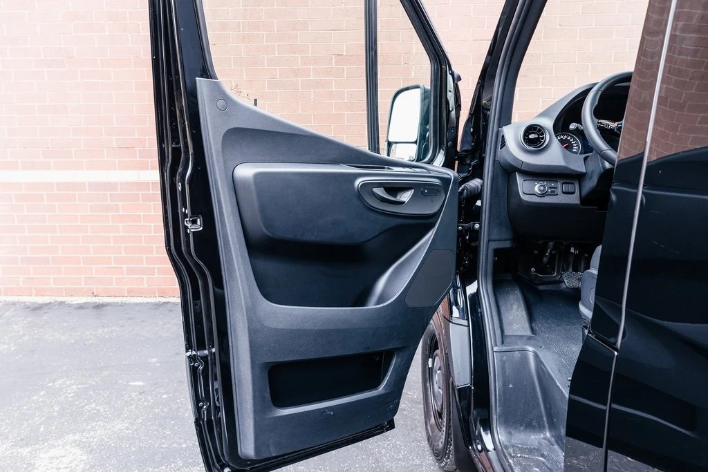 2025 Mercedes-Benz VS30 Sprinter - Image 5 of 12