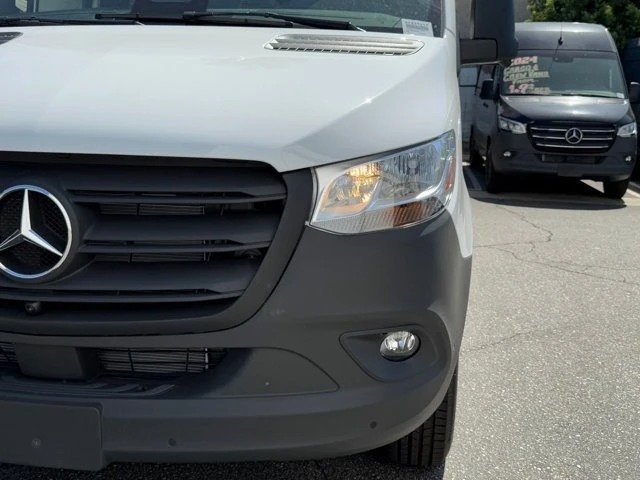 2025 Mercedes-Benz VS30 Sprinter - Image 8 of 12