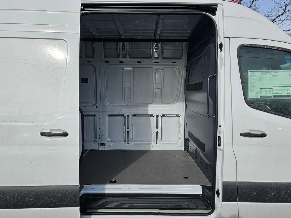 2025 Mercedes-Benz VS30 Sprinter - Image 2 of 21