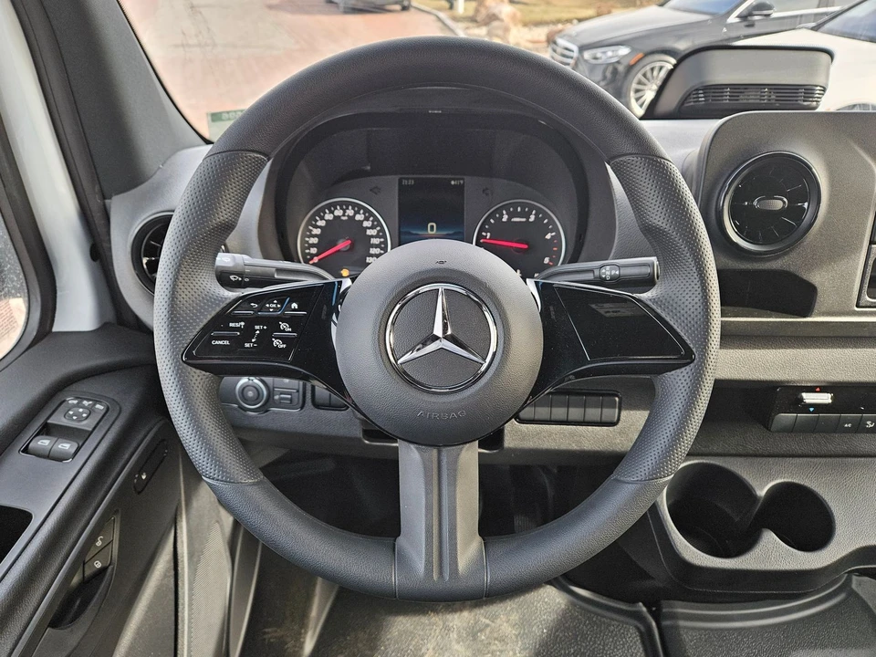 2025 Mercedes-Benz VS30 Sprinter - Image 9 of 12