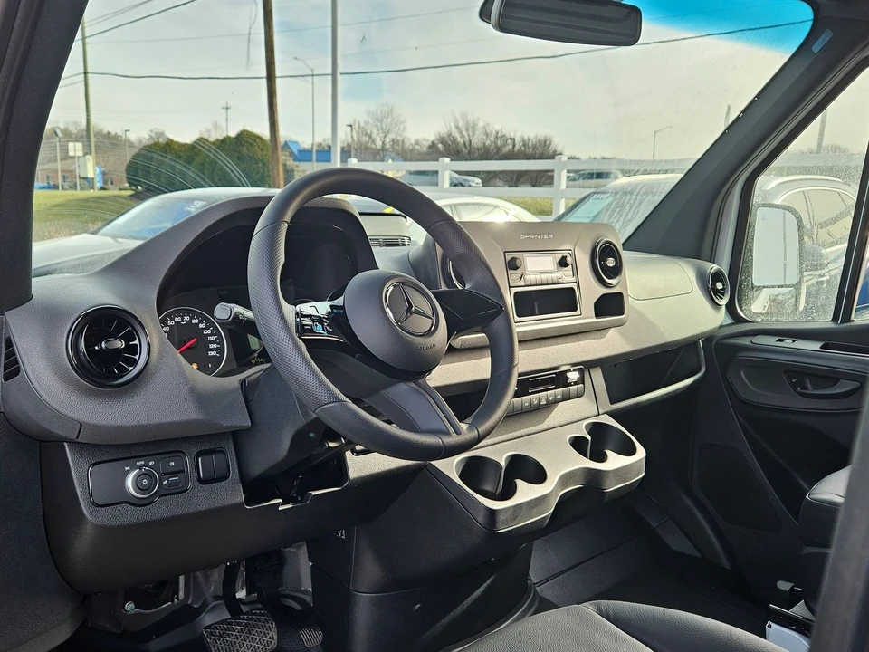 2025 Mercedes-Benz VS30 Sprinter - Image 8 of 21