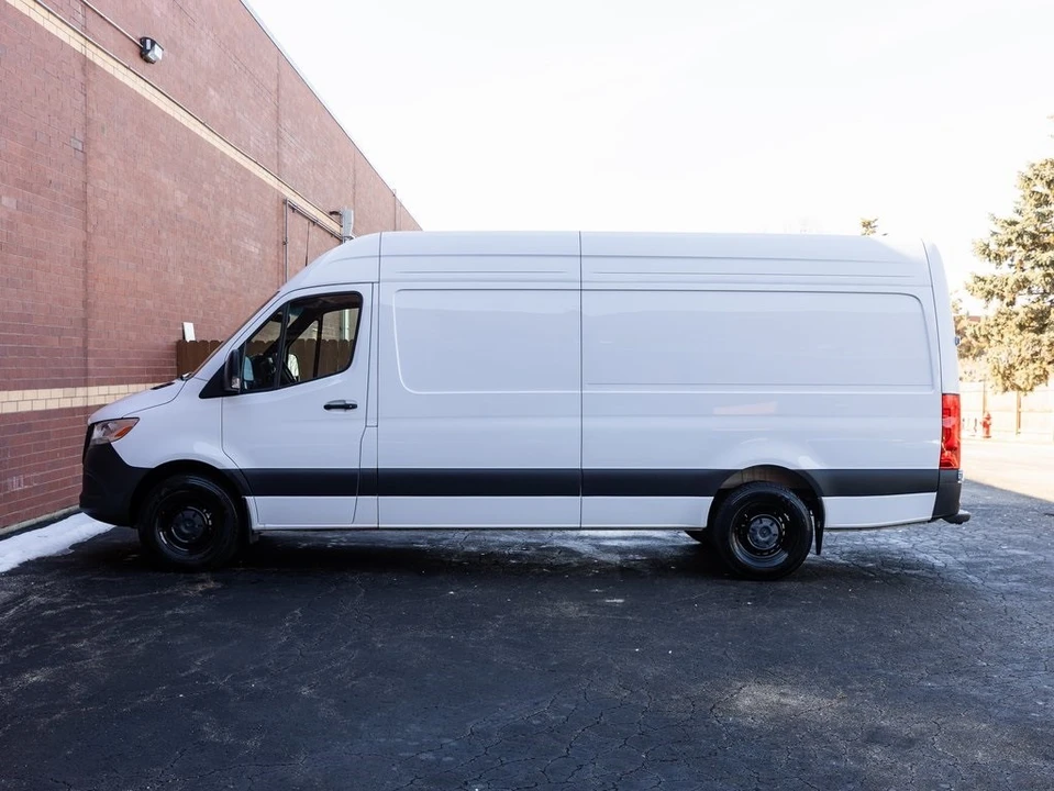2025 Mercedes-Benz VS30 Sprinter - Image 4 of 12