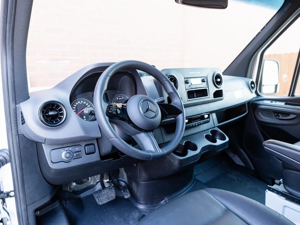 2025 Mercedes-Benz VS30 Sprinter - Image 8 of 12
