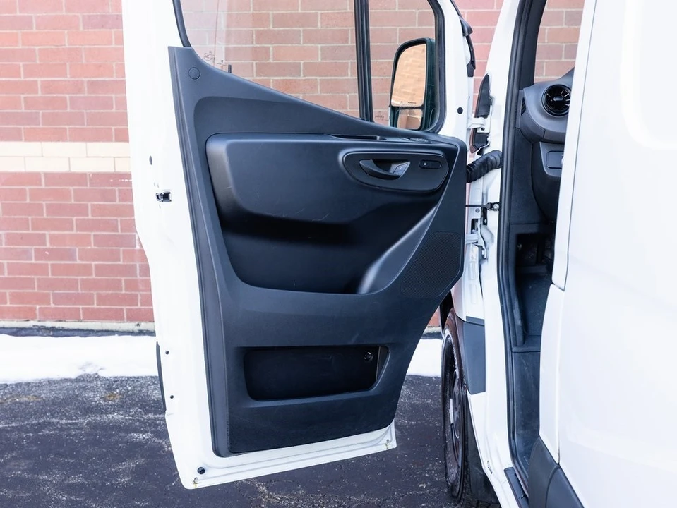 2025 Mercedes-Benz VS30 Sprinter - Image 5 of 12