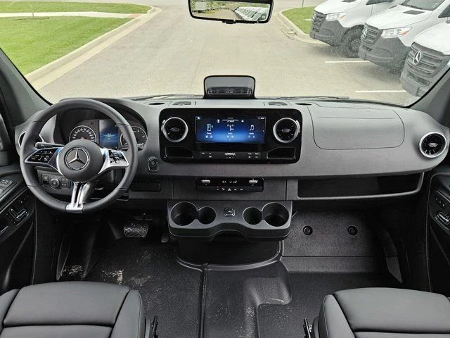 2025 Mercedes-Benz VS30 Sprinter - Image 11 of 12