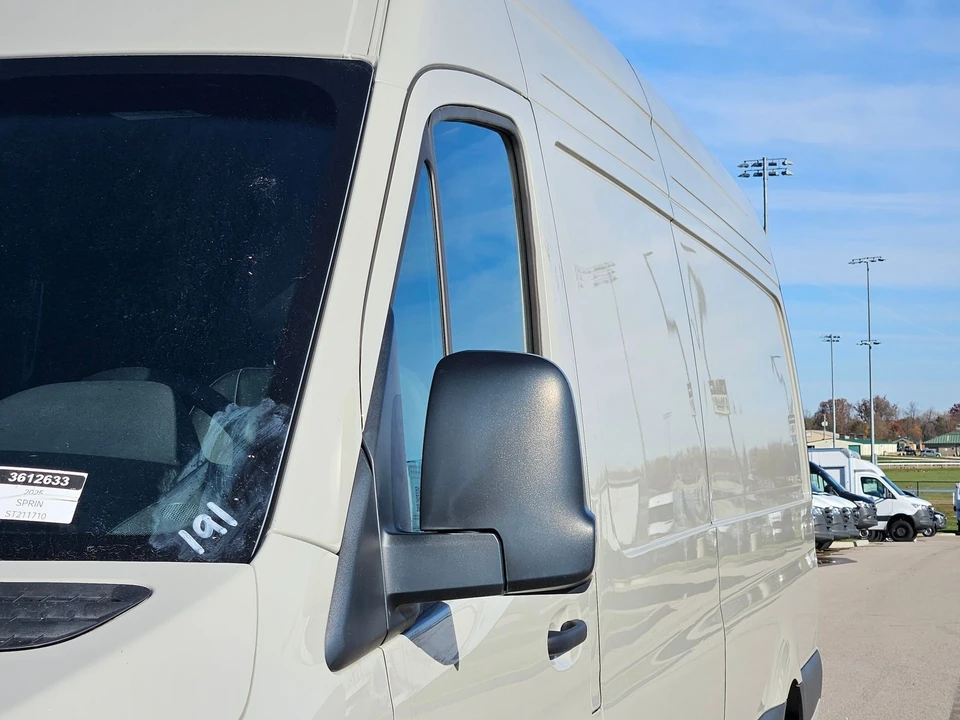 2025 Mercedes-Benz VS30 Sprinter - Image 8 of 12