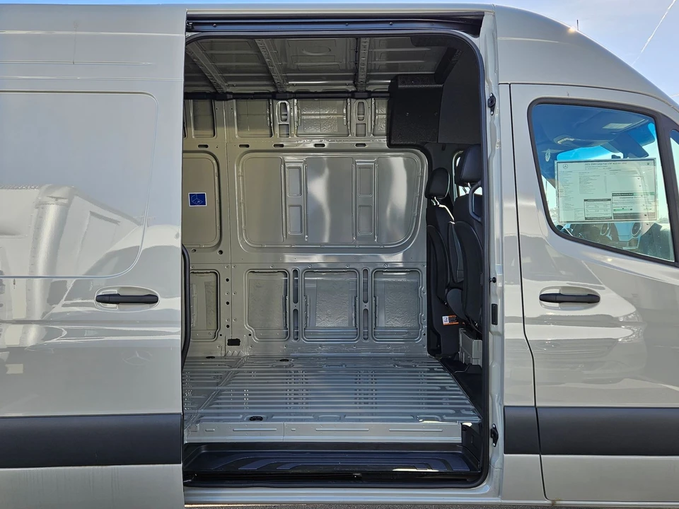 2025 Mercedes-Benz VS30 Sprinter - Image 2 of 12